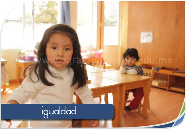 Niño estudiando en escuela en Toluca